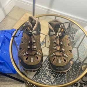 Merrell men’s hiking shoes with elastic tie closure size 7.5